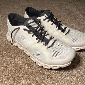New On running shoes cloud x size 10